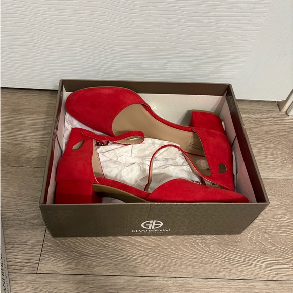 Giani Bernini Red Suede Block Heels - Picture 5 of 8